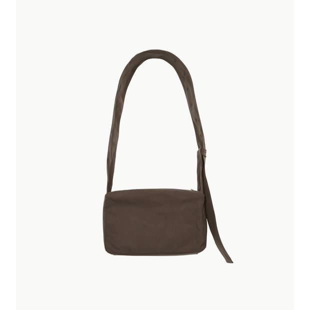 아모멘토square shoulder bag brown(라이즈 소희 착용)