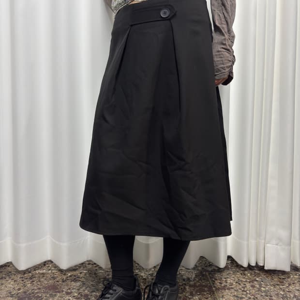 button midi skirt