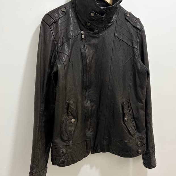 게스 양가죽 레더 하이넥 라이더 자켓