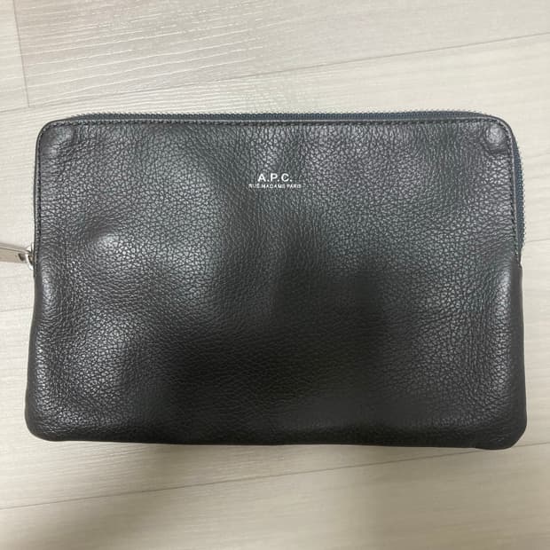 A.P.C 가죽파우치