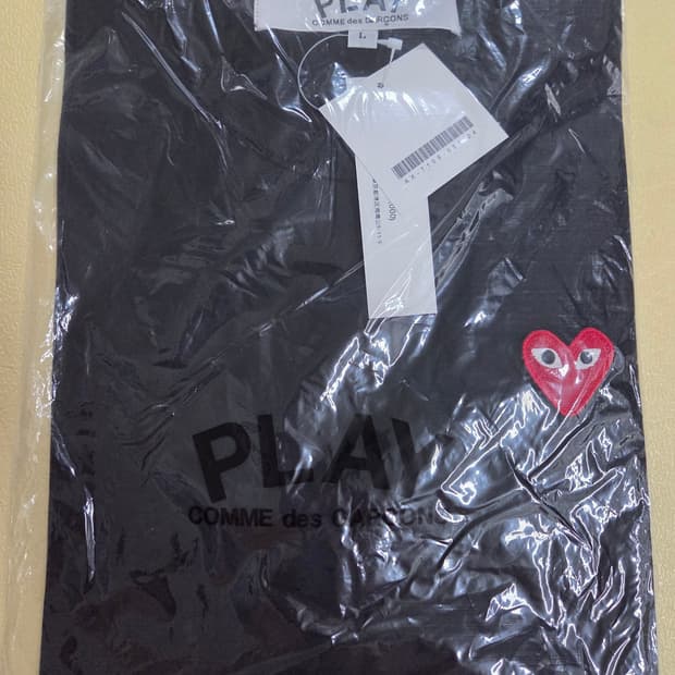 꼼데가르송 반팔티셔츠 새상품