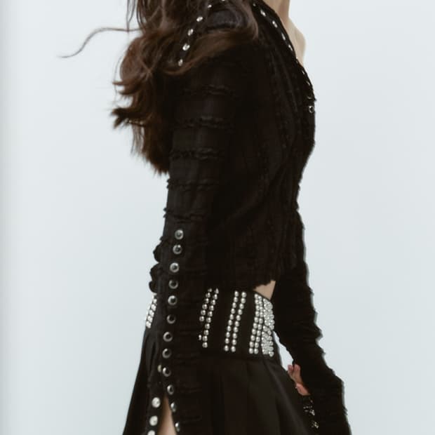 김미더영 G_LACE BUTTON TOP
