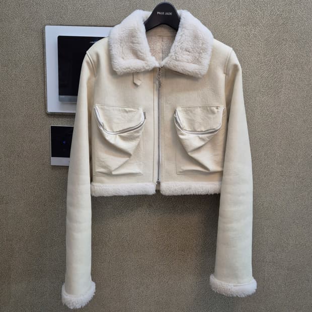 Pale Jade 페일제이드 포켓 셔링 무스탕 자켓 (아이보리)