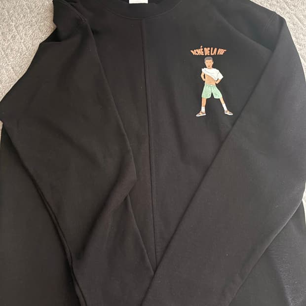 아크메드라비 긴팔티