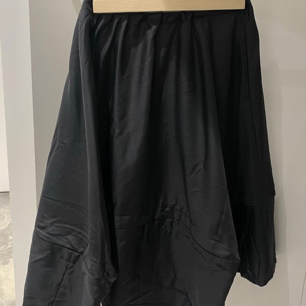 꼼데가르송 꼼데가르송 24SS 비대칭 폴리 스커트 (블랙 S)