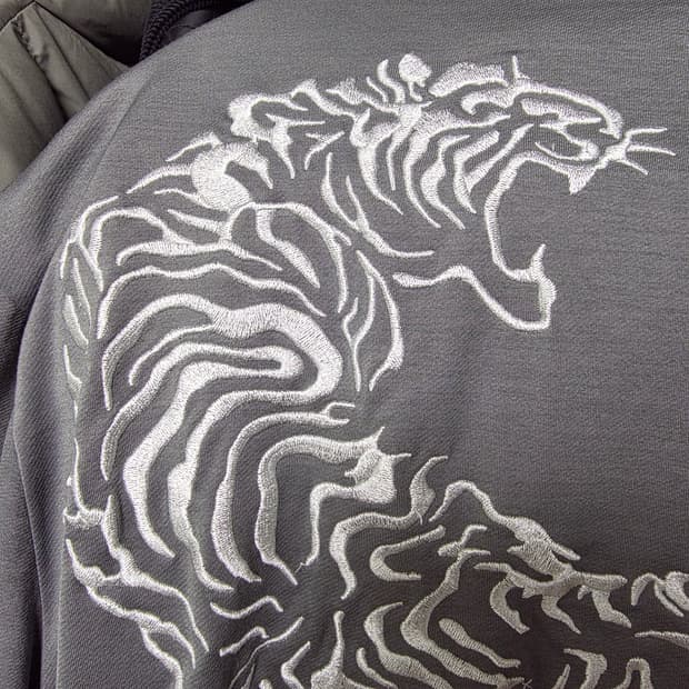 오니츠카 타이거 호랑이자수 져지