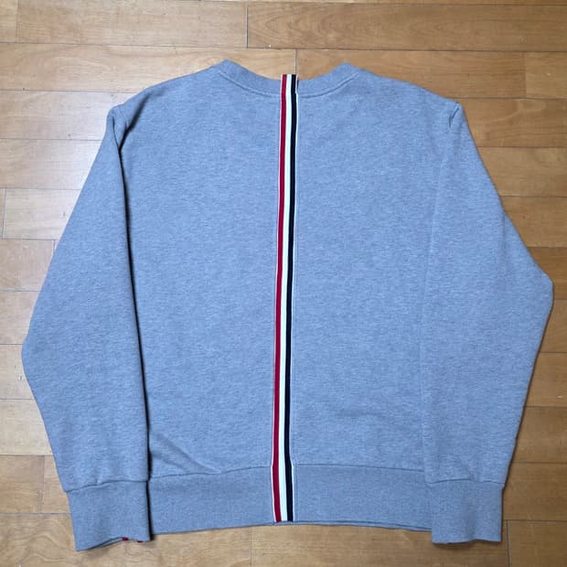 [4,새상품급]톰브라운 백삼선 맨투맨