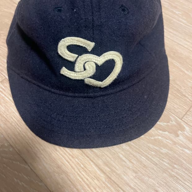 이벳필드 숏 브림 캡