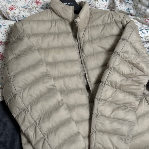 유니클로 경량패딩 XL