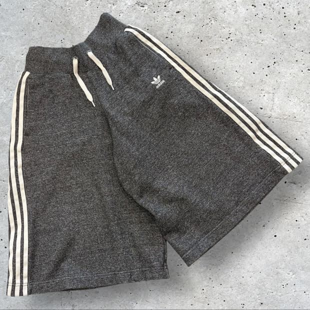 [90] 아디다스 3선 트레이닝 버뮤다 반바지 회색 D145
