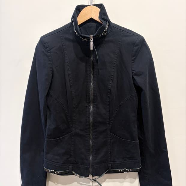 roccobarocco 로코바로코 미니멀 벨티드 자켓