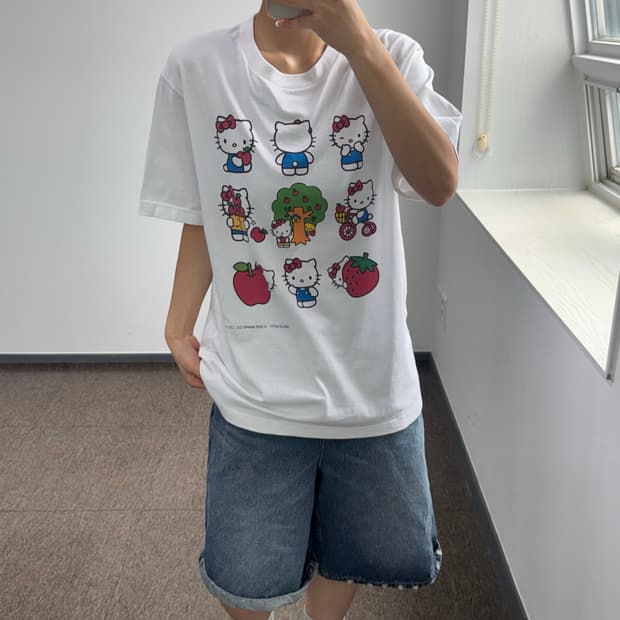 Uniqlo 유니클로 헬로키티 콜라보 화이트 데드스탁 반팔 