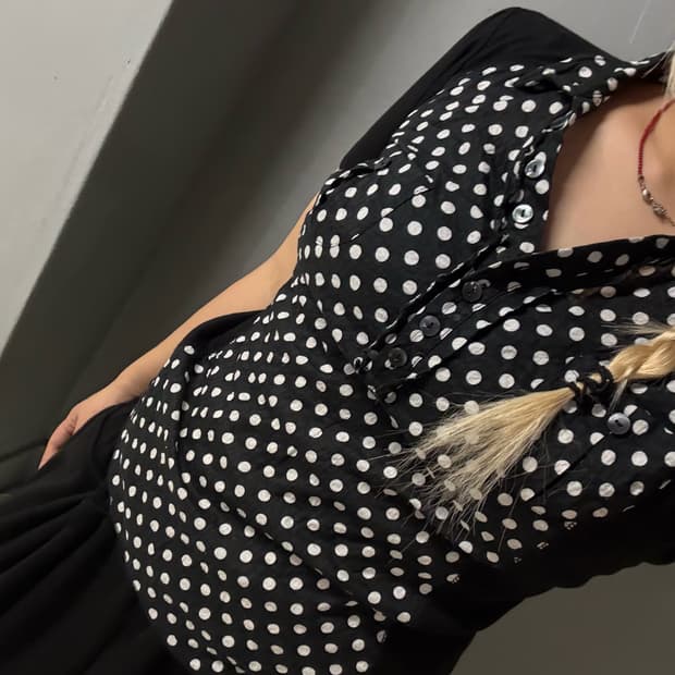 dot pattern pocket detail top
