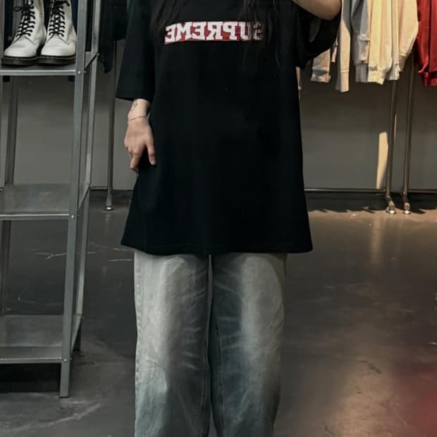 슈프림 사틴 아플리케 숏슬리브 탑 블랙 반팔 A3779