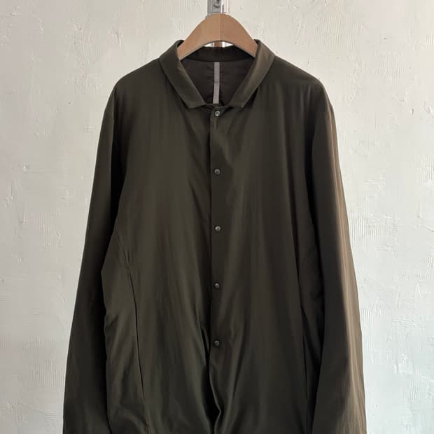 Arc’teryx Veilance 아크테릭스 베일런스 올리브 그린 컬러 