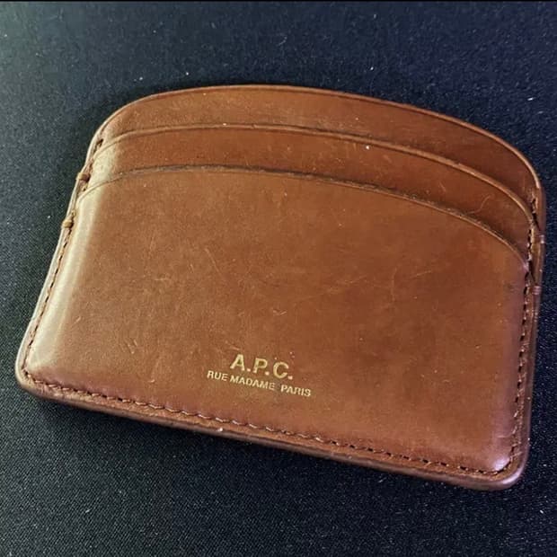 [정품] A.P.C 아페쎄 하프문 빈티지 브라운 소가죽 카드지갑