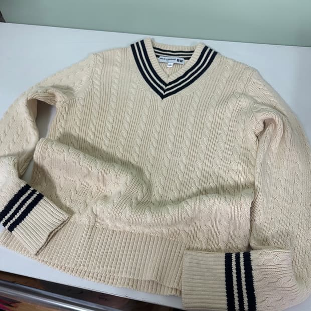 우먼M-L 유니클로 X 이네스 아이보리 브이넥 꽈배기니트