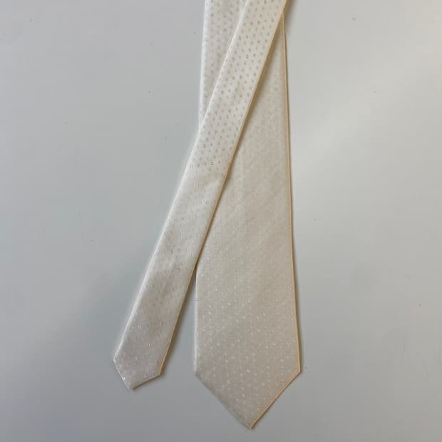 끌로에(chloe) 옴므 화이트 명품 정품 넥타이