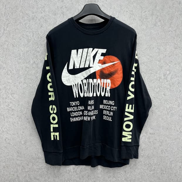 105 나이키 남자 월드투어 맨투맨