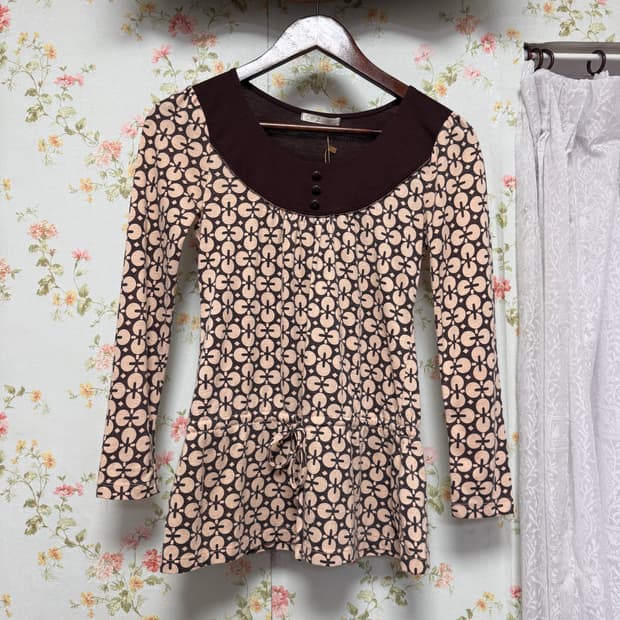 빈티지 패턴 페플럼 티셔츠