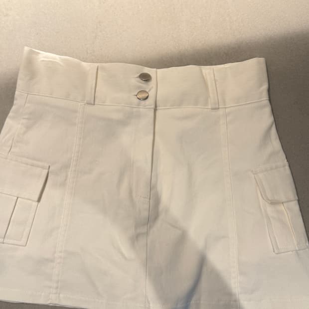 에이블리 지그재그 히프나틱 투버튼 미니스커트 M