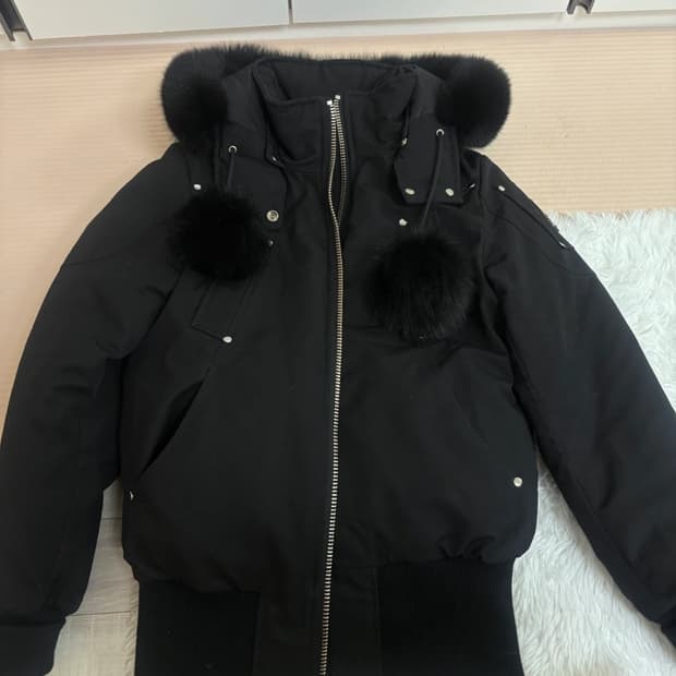 새상품급 무스너클 봄버 패딩