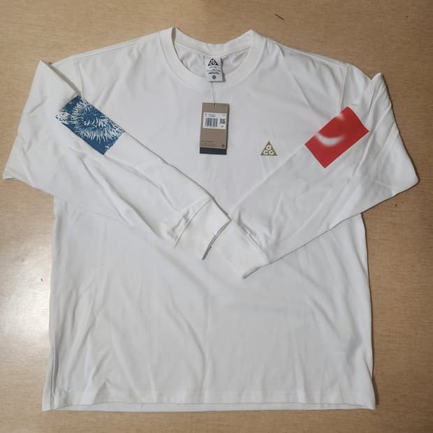 나이키 acg 롱슬리브 팝니다