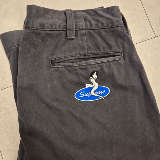 슈프림 핀업걸 치노팬츠 32 사이즈 블랙
