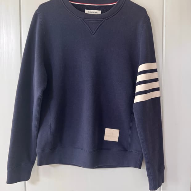 톰브라운 사선 완장 맨투맨