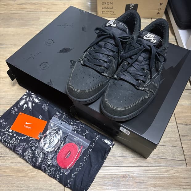 조던 1 로우 트레비스 스캇 블랙 펜텀 280