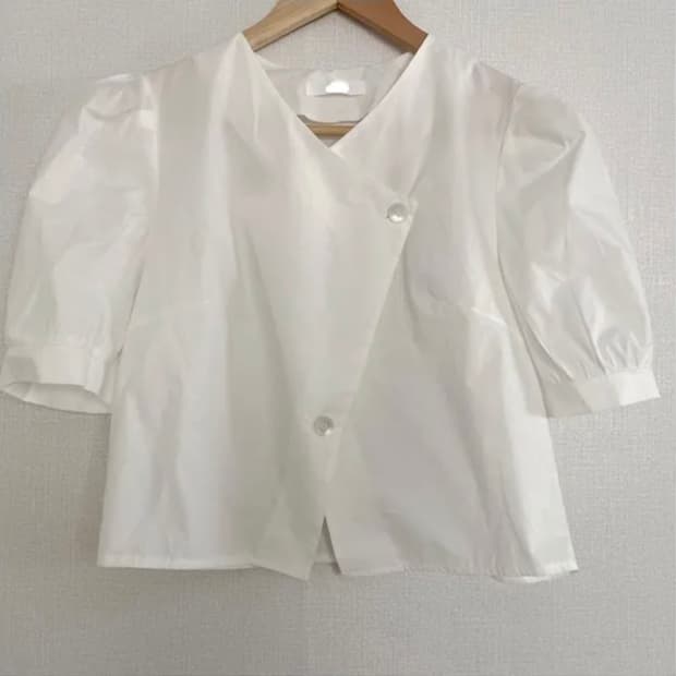 사선 퍼프 반팔 블라우스 (white)