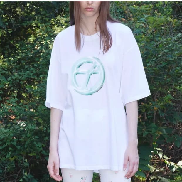 오픈와이와이 BACK SLIT SYMBOL TEE (WHITE)