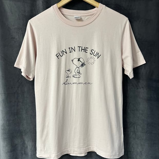피너츠 PEANUTS 스누피 FUN IN THE SUN 핑크 반팔 티셔츠