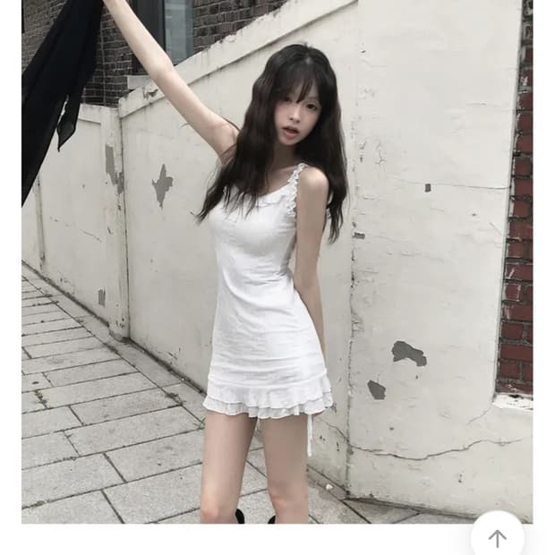 새상품 크치 프릴 나시 미니 셔링 원피스 화이트 에이블리