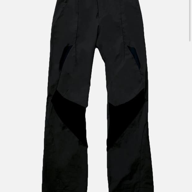 왜곡된 바지