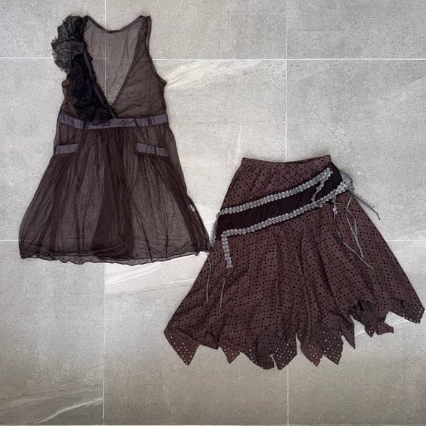 Dark brown ruffle lace button mesh ops