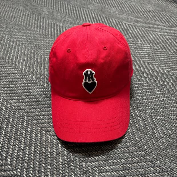 MLB 하트 NY 레드 볼캡(OS)
