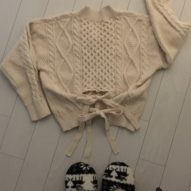 앞뒤 반전 아이보리 리본 디테일 니트 🤍