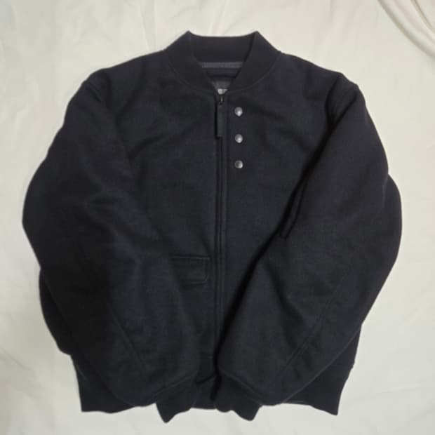 유니클로X엔지니어드 가먼츠 퍼프테크 숏 블루종 네이비