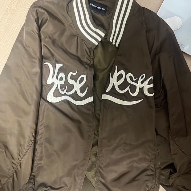 예스아이씨 바시티 스타디움 브라운 