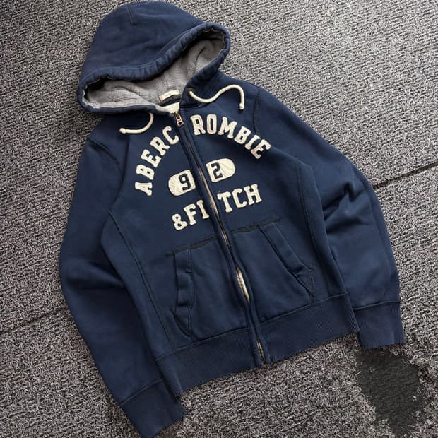 아베크롬비 앤 피치 자수로고 네이비 후드 집업 3592