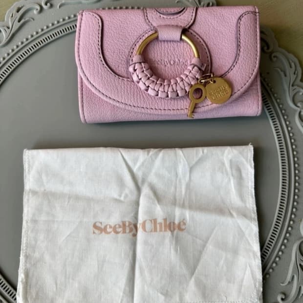 씨바이 끌로에 중지갑