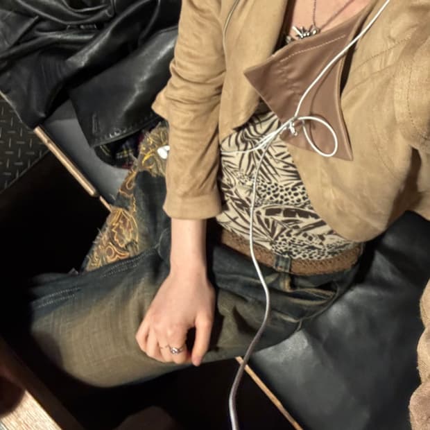 애니멀 프린트 슬리브리스 탑