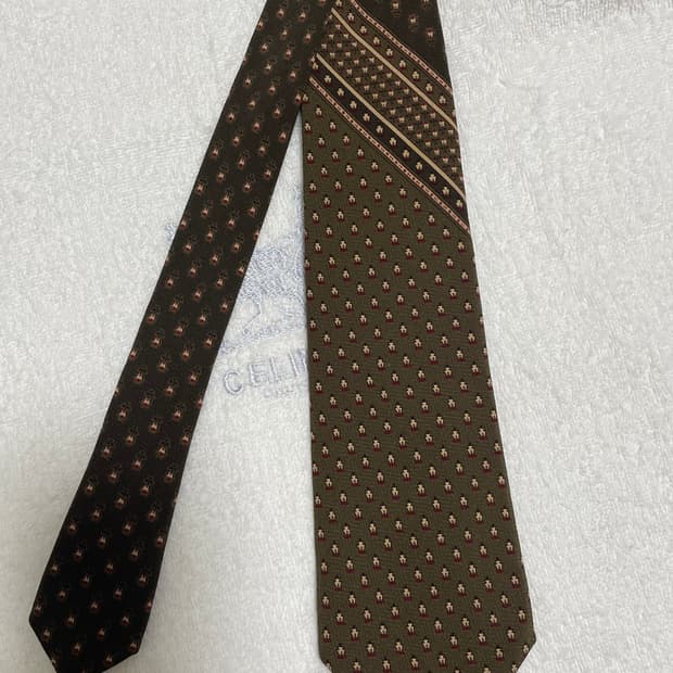 입생로랑 넥타이 