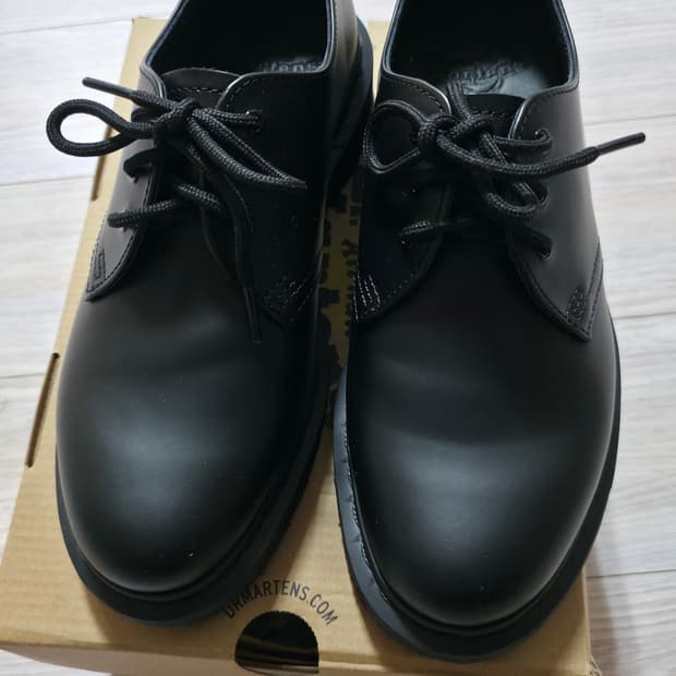 닥터마틴 모노 블랙 팝니다.