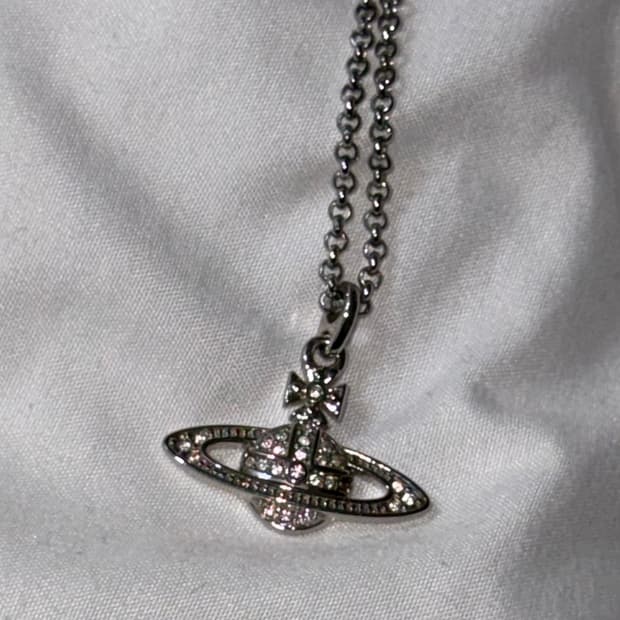 비비안웨스트우드 미니 바스 릴리프 목걸이 정품