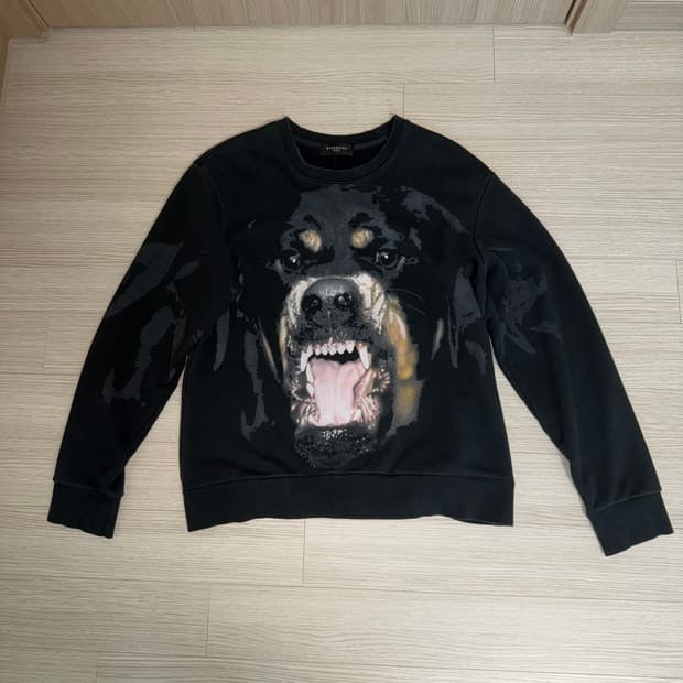 지방시 로트와일러 맨투맨 M