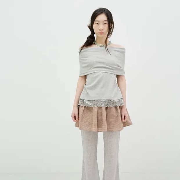 콜로신스 백타이 오프숄더 Back Tie Off Shoulder Top