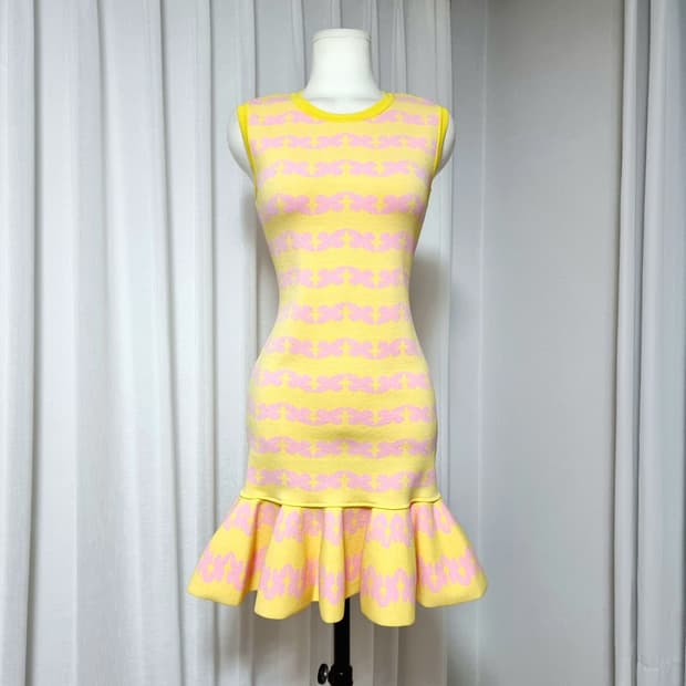 럭키슈에뜨 슬리브리스 니트 원피스 (55) 택O새상품/ 36만8천