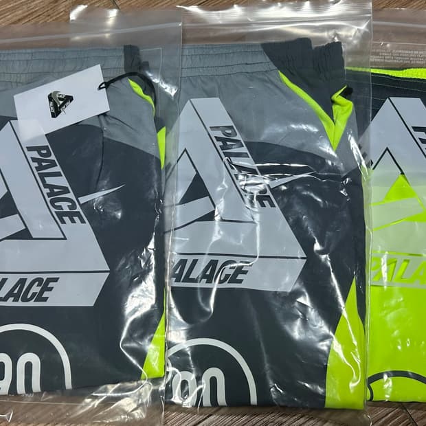 팔라스 X 나이키 쇼츠 L사이즈 판매합니다.